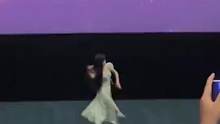 电影散场的时候，一位小姐姐上台跳了一段舞