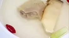 油而不腻清鸡汤，一碗只卖888