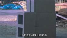 一根时速482公里的香蕉，威力究竟有多大？看砖块的下场就知道