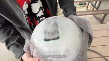 把手机冻成冰块后从高空抛下，还能正常使用吗？真是大开眼界
