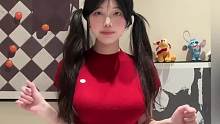 红唇轻启，笑颜如花，美丽定格瞬间