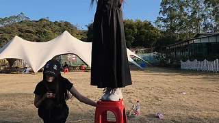 現(xiàn)場(chǎng)展示夾筆操作引眾笑