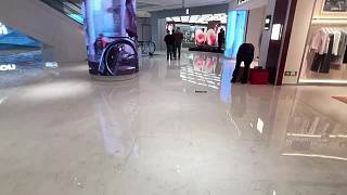 叉叉牽手杰米逛商場被圍觀