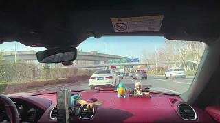 抱怨豪車(chē)臟了沒(méi)車(chē)庫(kù)引觀眾質(zhì)疑