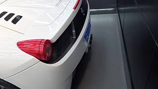 法拉利SP3超跑帥氣外觀引驚嘆