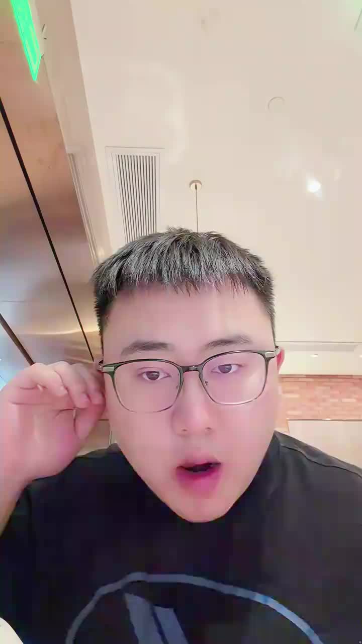 回应观众吃播请求犹豫进食