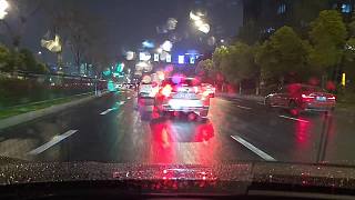 雨夜行車提及回家計劃