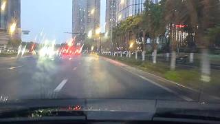 雨天行車誤認路口驚呼