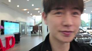 興奮展示V12新車可直接提走