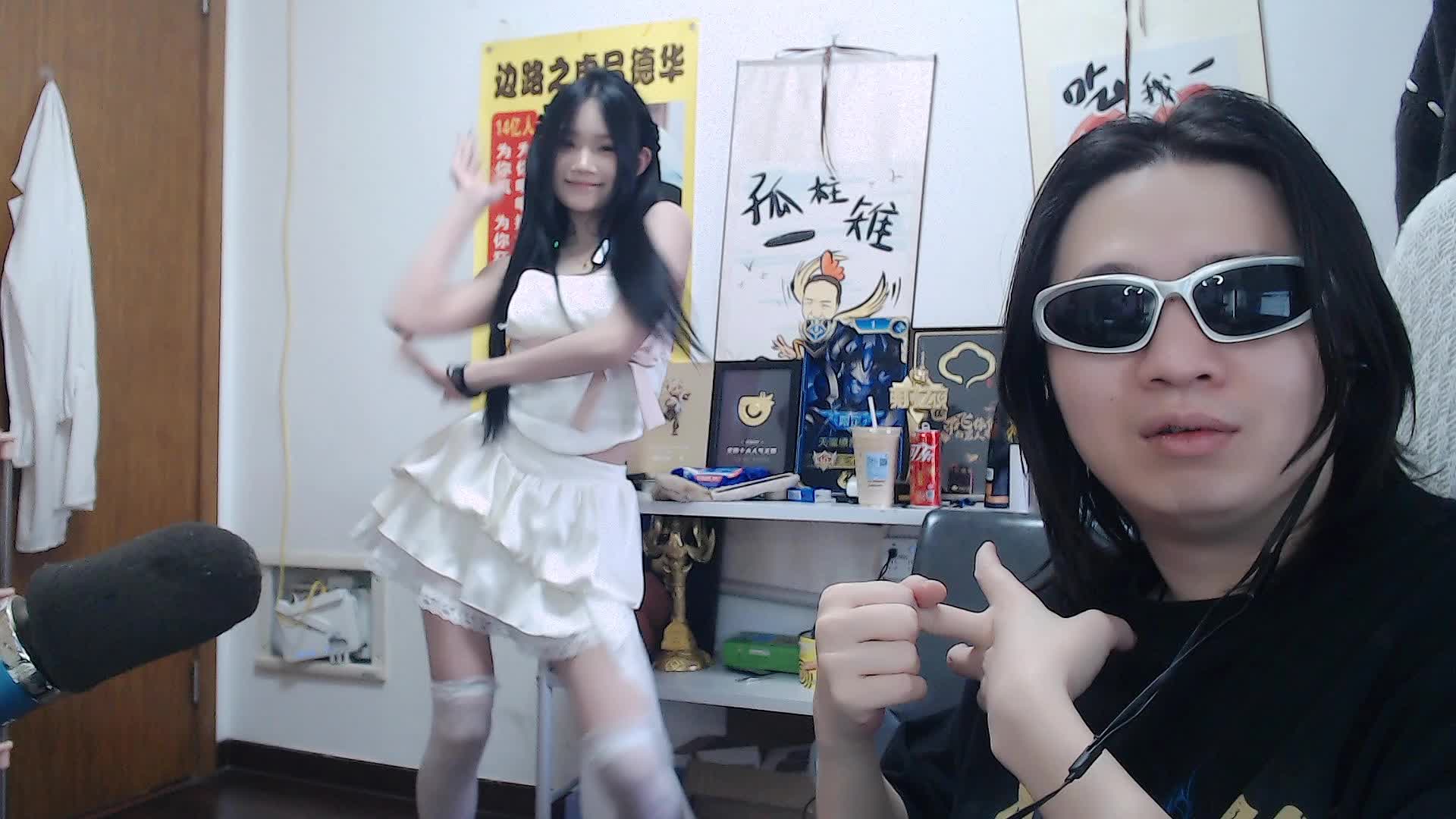 舞蹈表演遭观众狂刷换批要求