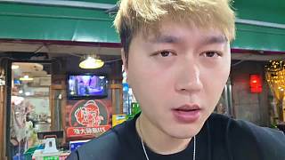 街頭遇小孩哥驚訝互動