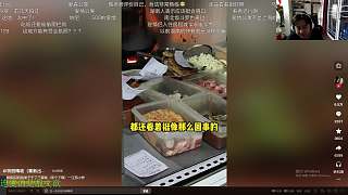 女酒鬼舉瓶豪飲后皺眉