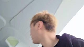 機(jī)場(chǎng)趕路忘拿行李急奔