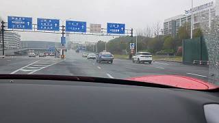 趕飛機險誤點觀眾起哄拖延
