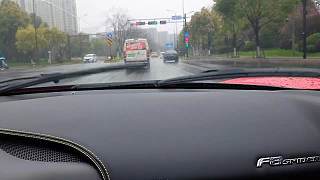 無奈開車慢趕機場反差大