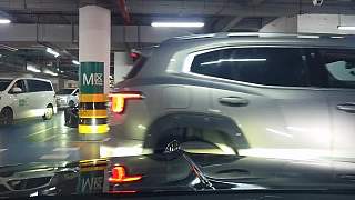 夜間車庫(kù)倒車獲專業(yè)指導(dǎo)