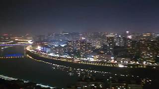 站露臺(tái)恐高驚呼不敢動(dòng)