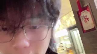 小意微笑告別觀眾說明天見