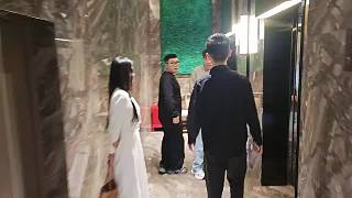 給老板娘尬跳激光雨