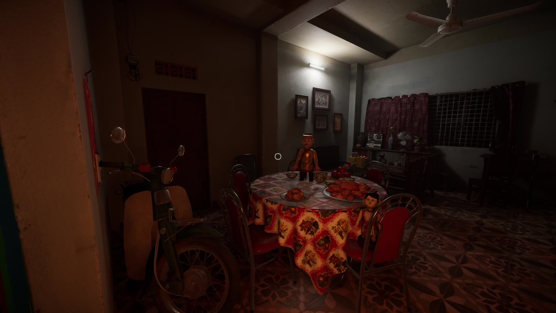 风吹窗户突裂吓人一跳