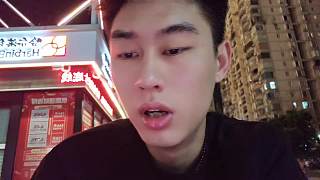 強調(diào)素顏外貌優(yōu)勢