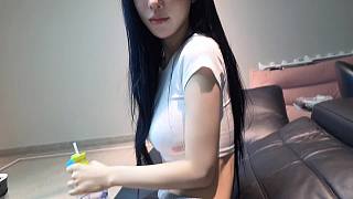 透衣服展示引發(fā)主播驚呼