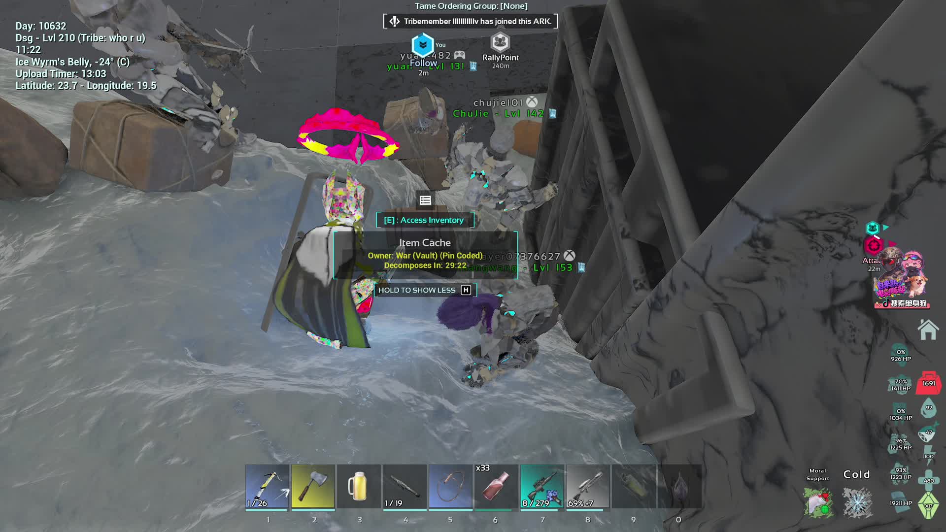 突袭老外仓库缴获350件装备