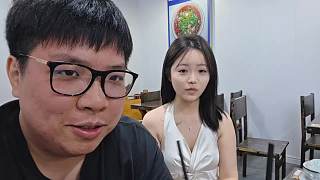 頻收禮物展露歡樂笑顏