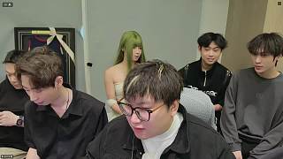 綠頭發(fā)人物自我介紹引觀眾好奇