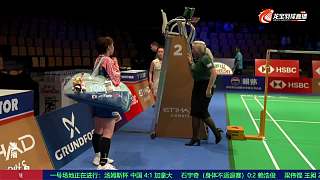 羽球選手帶病上場(chǎng)中途退賽