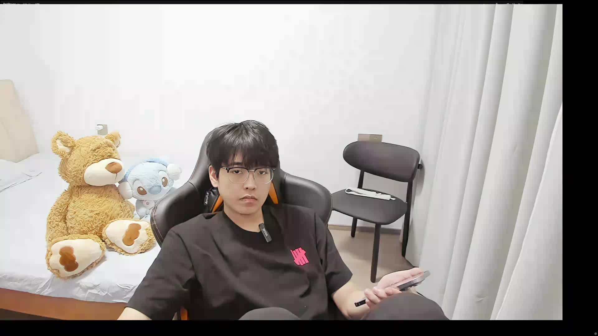 深夜突然开播引观众疑惑询问