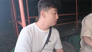 品嘗烤串被燙瞬間驚呼