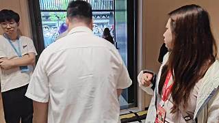 戶外上車討論座位安排