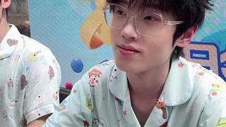 開心展示兔子邊框人物立牌