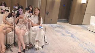 波老師扔包顯無奈
