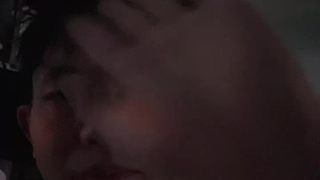 抓頭說拜拜頭發(fā)凌亂