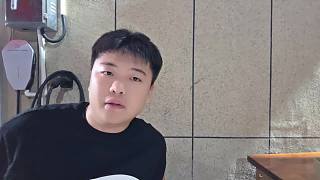 興奮討論荒島求生點外賣趣事