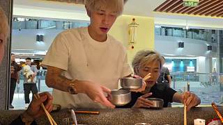 聚餐進(jìn)食水果醬調(diào)味
