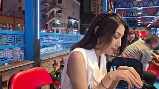豪飲強(qiáng)爽搶著買(mǎi)單