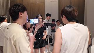解決設(shè)備連接難題歡呼慶祝