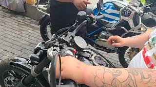 龍龍學(xué)騎機(jī)車險(xiǎn)摔倒