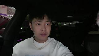 車內(nèi)低頭暢聊瘋狂趣事