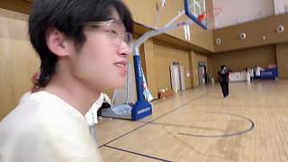 小雪開心遞相機給九尾