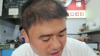 八戒要打龍龍被勸止