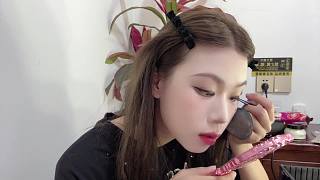 假睫毛粘不上急得罵人