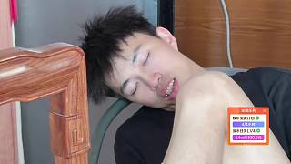 疲勞直播中腳部意外出鏡