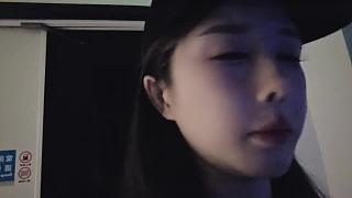 聊吵架問題表情露驚訝