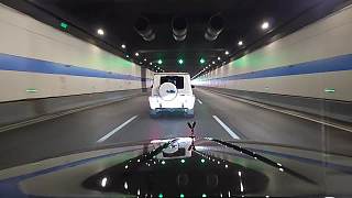 車輛駛過九龍大道隧道