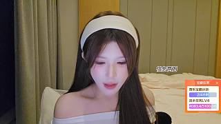 換新手機殼開懷大笑