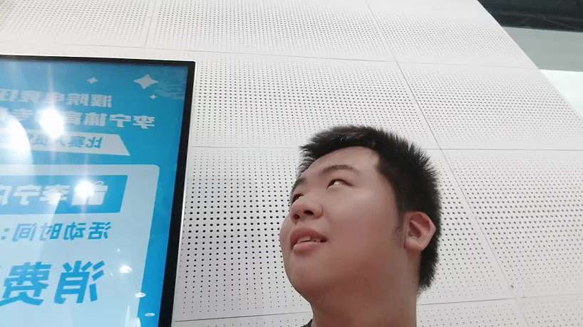 因?qū)κ诌t到羽毛球賽久等落淚